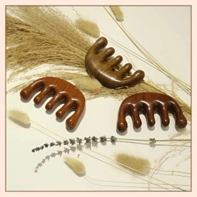 Lược Gỗ Đàn Hương MAKYN