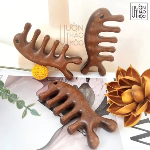 Lược Gỗ Đàn Hương Cá Heo MAKYN