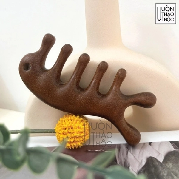  Lược Gỗ Đàn Hương Cá Heo MAKYN